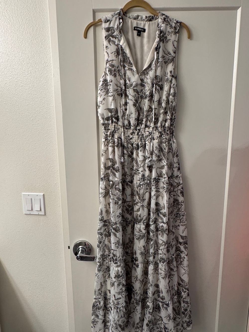 Express Printed Tiered Maxi Dress in Black Print size L